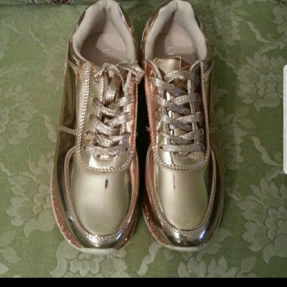 Rose Gold Sneakers NIB sz 10 - Picture 3 of 3